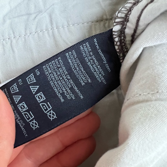 Tommy Hilfiger Men’s Shorts - Picture 3 of 4